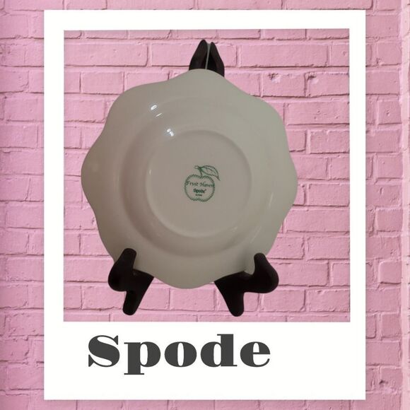 COPY - Spode Fruit Haven 6" Canape Plate with Strawberries, Bee and Butterfly - Picture 2 of 7